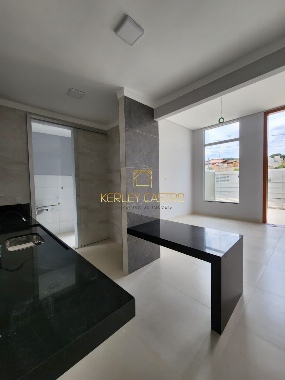 VENDO CASA NOVA COM TRÊS QUARTOS NO ALVORADA II